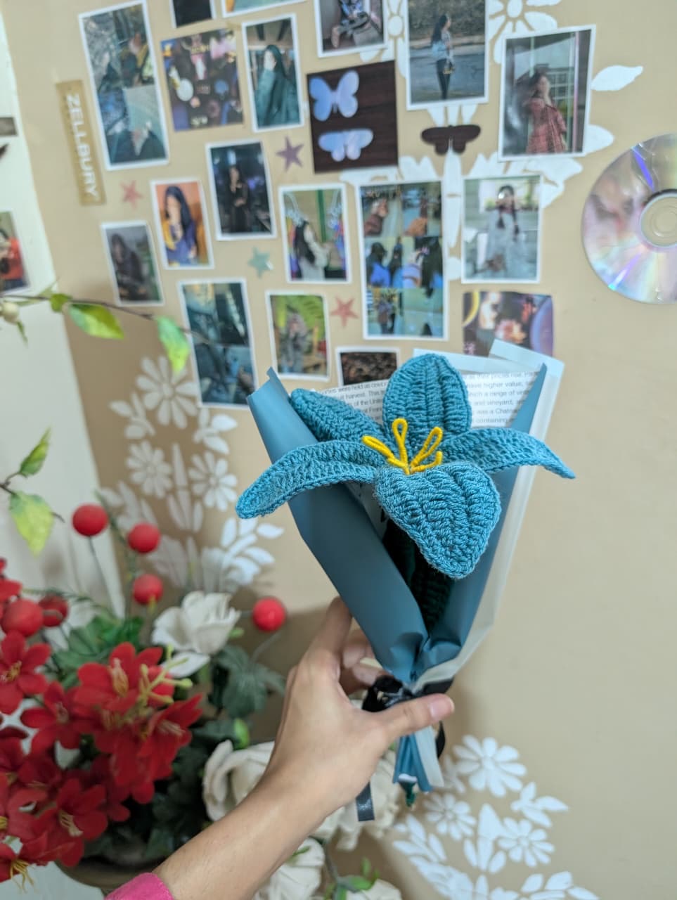 Handmade Crochet Blue Lily Bouquet – Single Stem Knitted Flower Gift, Aesthetic Blue Room Decor & Birthday Favor