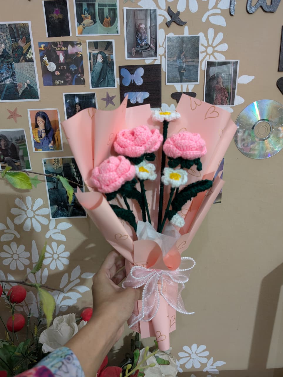 Handmade Crochet Pink Rose Bouquet – Knitted Flowers with Mini Daisies, Soft Aesthetic Birthday, Anniversary & Valentine's Day Floral Gift