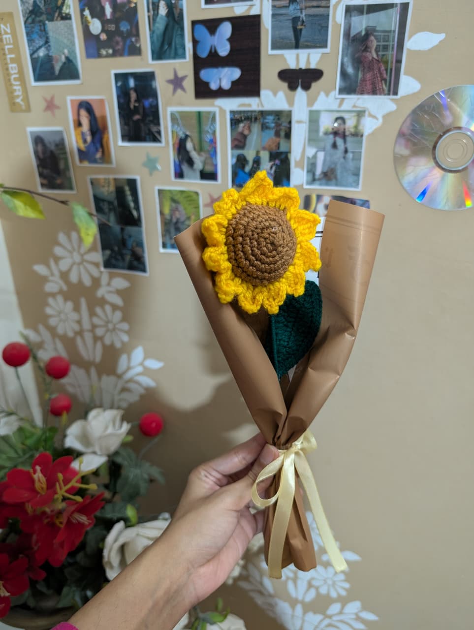 Handmade Crochet Sunflower Bouquet – Single Stem Knitted Flower Gift, Cheerful Room Decor & Graduation Favo