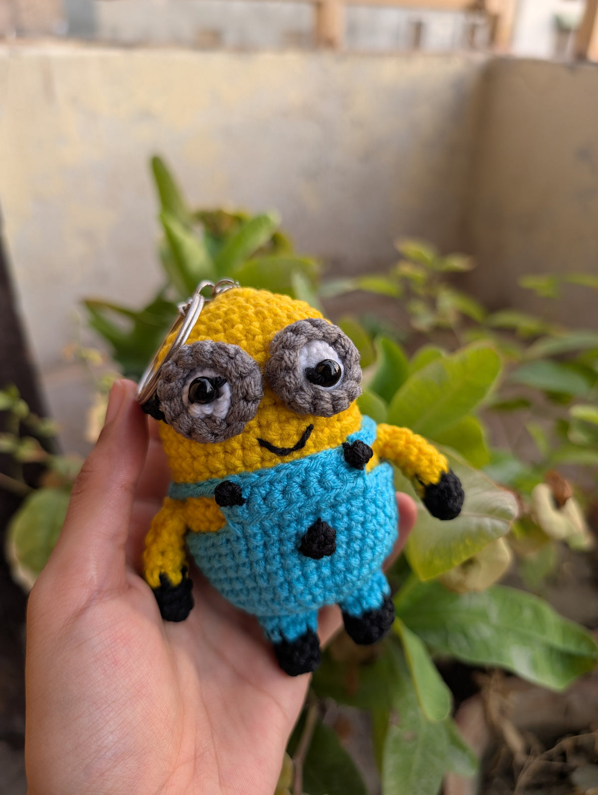 Handmade Crochet Minion Plush Keychain – Cute Amigurumi Bag Charm, Minion Movie Fan Gift & Backpack Accessory
