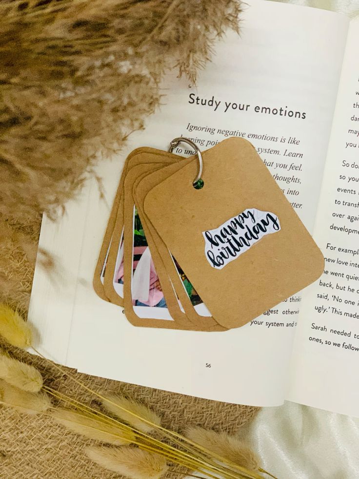 Customized Mini Polaroid Photo Booklet Keychain / Personalized Flork Birthday Gift Flipbook